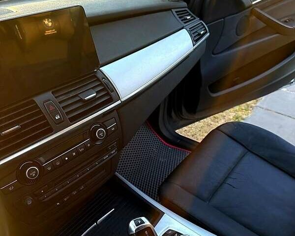 Серый БМВ Х5, объемом двигателя 3 л и пробегом 244 тыс. км за 17000 $, фото 6 на Automoto.ua