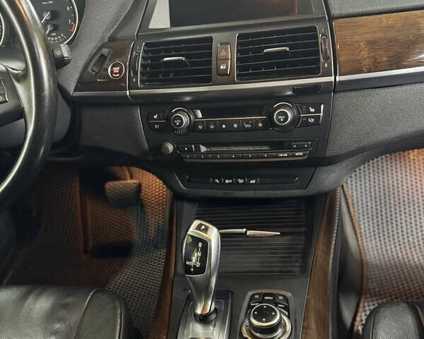 Серый БМВ Х5, объемом двигателя 3 л и пробегом 290 тыс. км за 14499 $, фото 8 на Automoto.ua