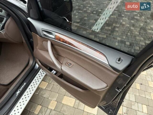 Серый БМВ Х5, объемом двигателя 3 л и пробегом 320 тыс. км за 16900 $, фото 47 на Automoto.ua