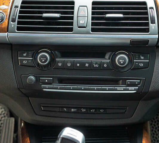 Сірий БМВ Х5, об'ємом двигуна 3 л та пробігом 237 тис. км за 19900 $, фото 29 на Automoto.ua