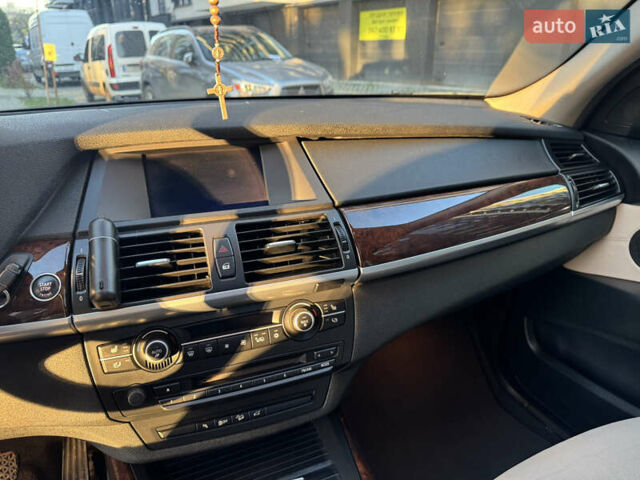 Серый БМВ Х5, объемом двигателя 3 л и пробегом 287 тыс. км за 15500 $, фото 40 на Automoto.ua