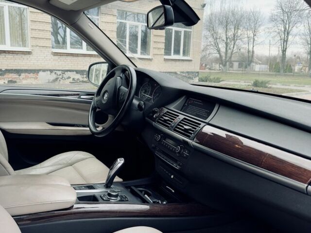 Серый БМВ Х5, объемом двигателя 3 л и пробегом 230 тыс. км за 11900 $, фото 6 на Automoto.ua