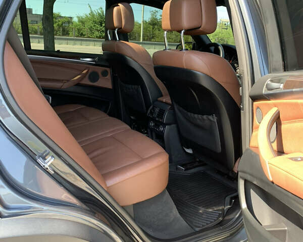 Сірий БМВ Х5, об'ємом двигуна 3 л та пробігом 317 тис. км за 17000 $, фото 6 на Automoto.ua