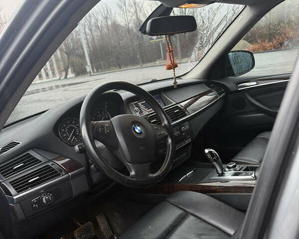 Серый БМВ Х5, объемом двигателя 2.98 л и пробегом 230 тыс. км за 14500 $, фото 2 на Automoto.ua