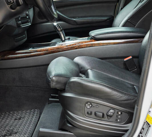 Сірий БМВ Х5, об'ємом двигуна 3 л та пробігом 237 тис. км за 19900 $, фото 26 на Automoto.ua