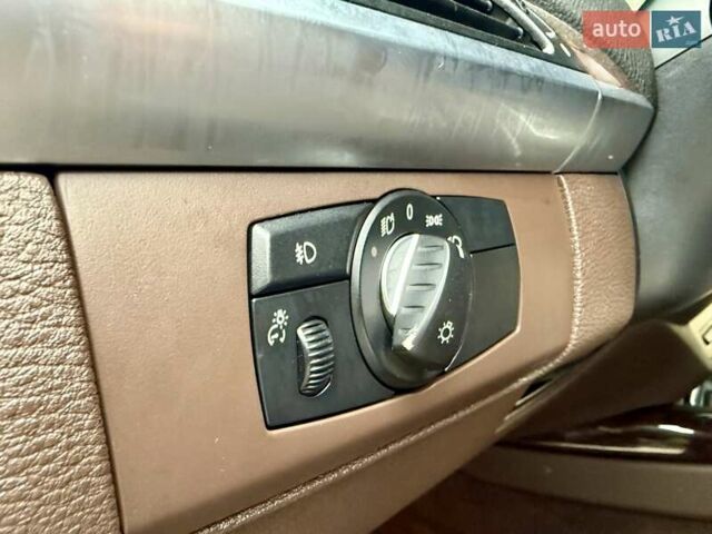 Серый БМВ Х5, объемом двигателя 3 л и пробегом 320 тыс. км за 16900 $, фото 42 на Automoto.ua