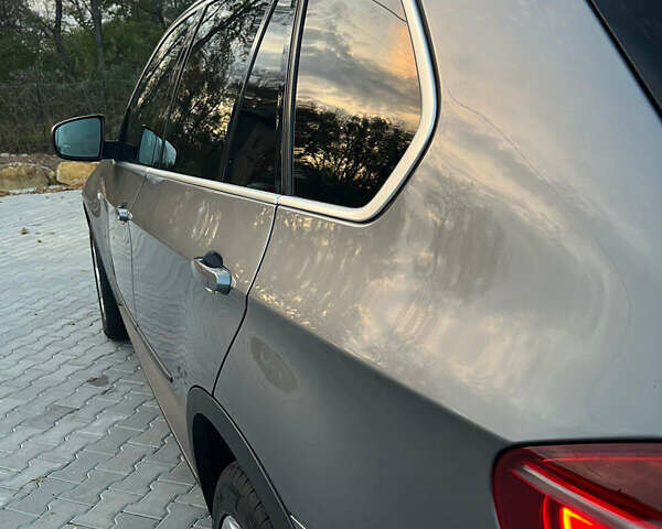 Серый БМВ Х5, объемом двигателя 3 л и пробегом 221 тыс. км за 21531 $, фото 2 на Automoto.ua