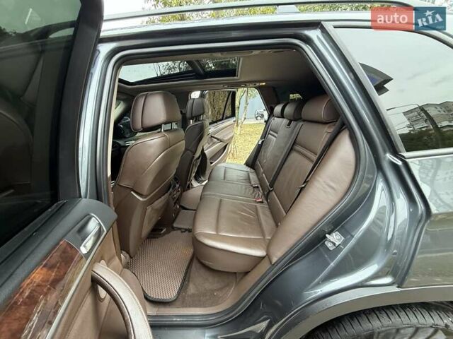 Серый БМВ Х5, объемом двигателя 3 л и пробегом 320 тыс. км за 16900 $, фото 69 на Automoto.ua