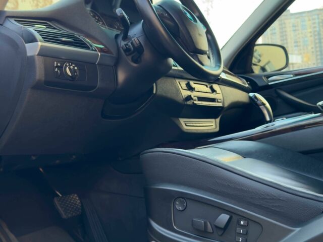 Серый БМВ Х5, объемом двигателя 3 л и пробегом 211 тыс. км за 8500 $, фото 17 на Automoto.ua