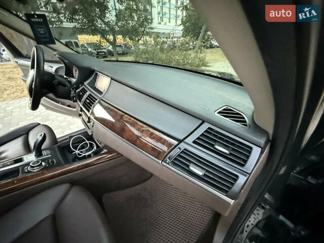 Серый БМВ Х5, объемом двигателя 3 л и пробегом 320 тыс. км за 16700 $, фото 48 на Automoto.ua