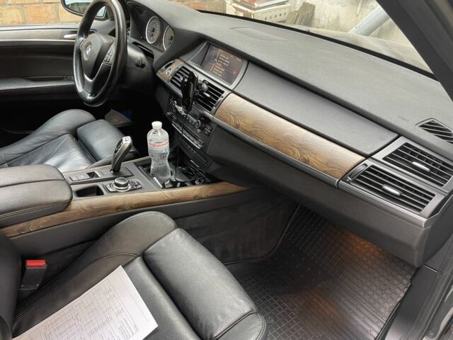 Серый БМВ Х5, объемом двигателя 3 л и пробегом 199 тыс. км за 18500 $, фото 11 на Automoto.ua