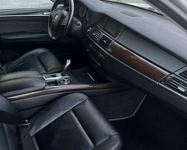 Сірий БМВ Х5, об'ємом двигуна 3 л та пробігом 238 тис. км за 16300 $, фото 5 на Automoto.ua