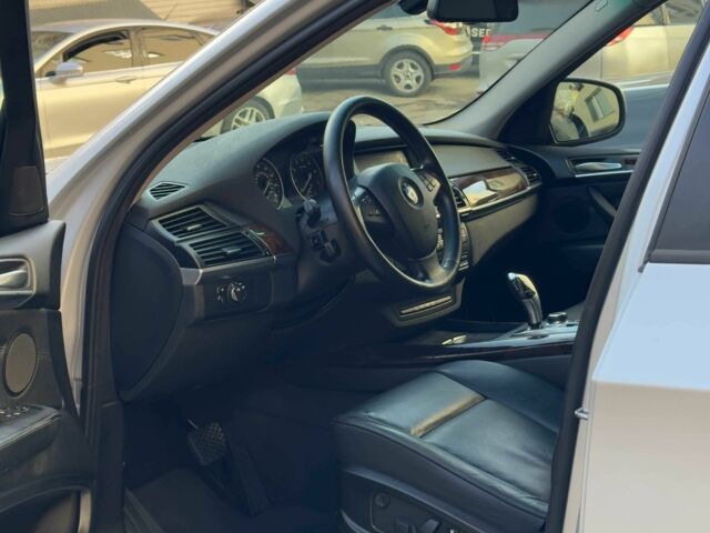 Серый БМВ Х5, объемом двигателя 3 л и пробегом 211 тыс. км за 8500 $, фото 16 на Automoto.ua