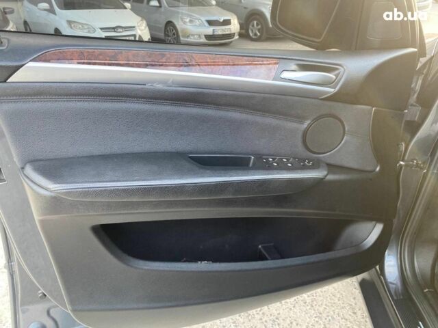 Серый БМВ Х5, объемом двигателя 3 л и пробегом 304 тыс. км за 14390 $, фото 13 на Automoto.ua
