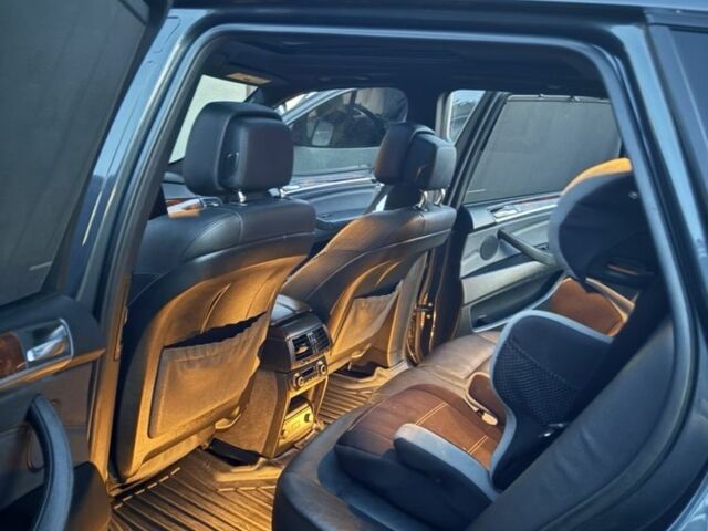 Серый БМВ Х5, объемом двигателя 3 л и пробегом 255 тыс. км за 12500 $, фото 2 на Automoto.ua