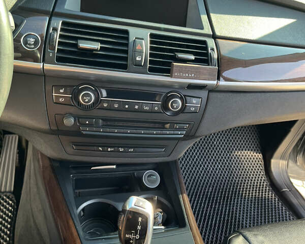 БМВ Х5 2011 в Черновцах на Automoto.ua Серый БМВ Х5, объемом двигателя 3 л и пробегом 247 тыс. км за 18000 $, фото 2 на Automoto.ua