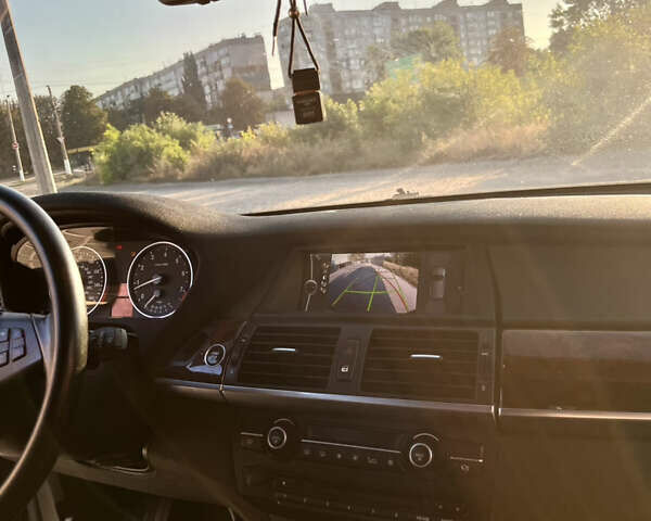 Серый БМВ Х5, объемом двигателя 2.98 л и пробегом 400 тыс. км за 13100 $, фото 6 на Automoto.ua