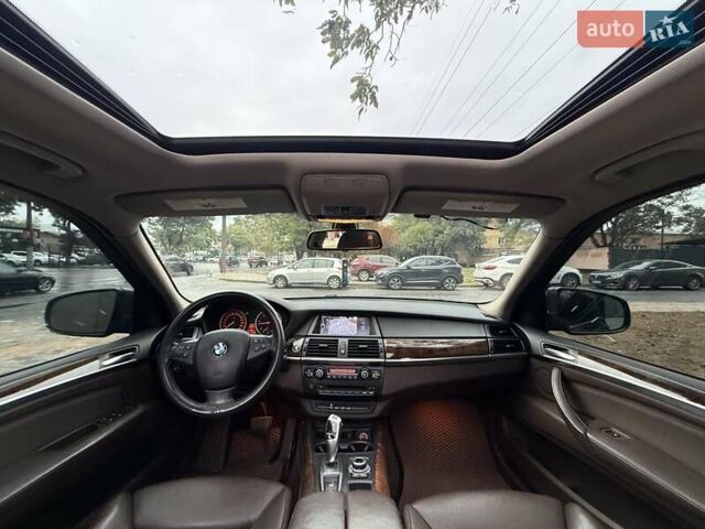 Серый БМВ Х5, объемом двигателя 3 л и пробегом 320 тыс. км за 16900 $, фото 76 на Automoto.ua