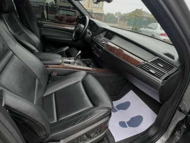 Серый БМВ Х5, объемом двигателя 3 л и пробегом 330 тыс. км за 13500 $, фото 18 на Automoto.ua
