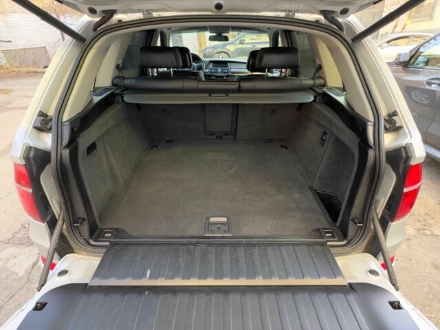 Серый БМВ Х5, объемом двигателя 3 л и пробегом 211 тыс. км за 8500 $, фото 2 на Automoto.ua