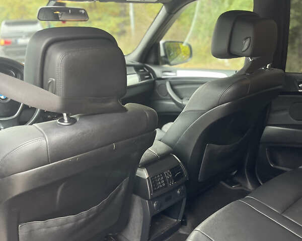 Сірий БМВ Х5, об'ємом двигуна 2.98 л та пробігом 246 тис. км за 13000 $, фото 5 на Automoto.ua