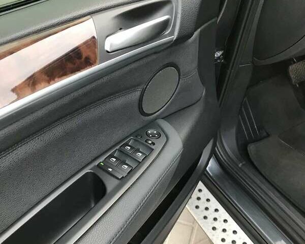 Серый БМВ Х5, объемом двигателя 3.5 л и пробегом 330 тыс. км за 14500 $, фото 17 на Automoto.ua