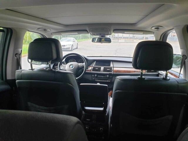 Серый БМВ Х5, объемом двигателя 3 л и пробегом 260 тыс. км за 8500 $, фото 3 на Automoto.ua