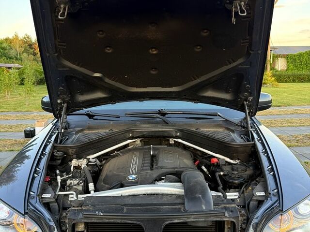 Серый БМВ Х5, объемом двигателя 3 л и пробегом 244 тыс. км за 17000 $, фото 1 на Automoto.ua