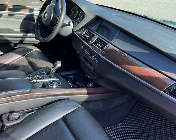 БМВ Х5 2011 в Черновцах на Automoto.ua Серый БМВ Х5, объемом двигателя 3 л и пробегом 247 тыс. км за 18000 $, фото 8 на Automoto.ua