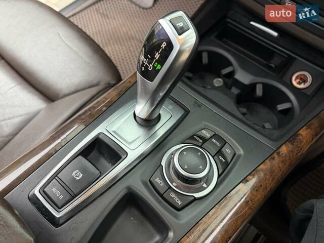 Серый БМВ Х5, объемом двигателя 3 л и пробегом 320 тыс. км за 16900 $, фото 52 на Automoto.ua