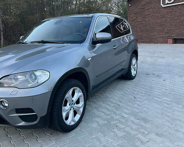 Серый БМВ Х5, объемом двигателя 3 л и пробегом 221 тыс. км за 21531 $, фото 1 на Automoto.ua