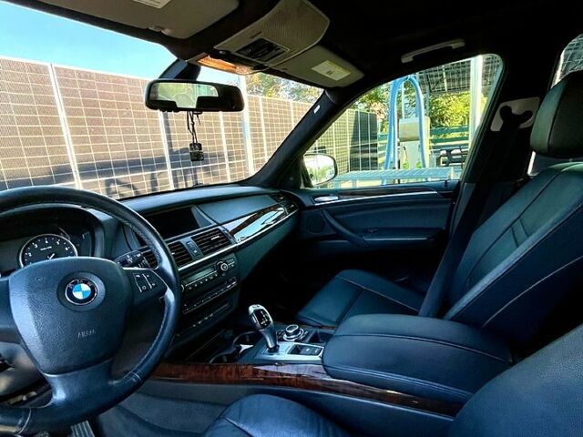 Сірий БМВ Х5, об'ємом двигуна 3 л та пробігом 400 тис. км за 12700 $, фото 4 на Automoto.ua