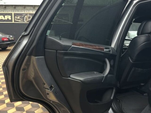 Серый БМВ Х5, объемом двигателя 3 л и пробегом 330 тыс. км за 13500 $, фото 13 на Automoto.ua