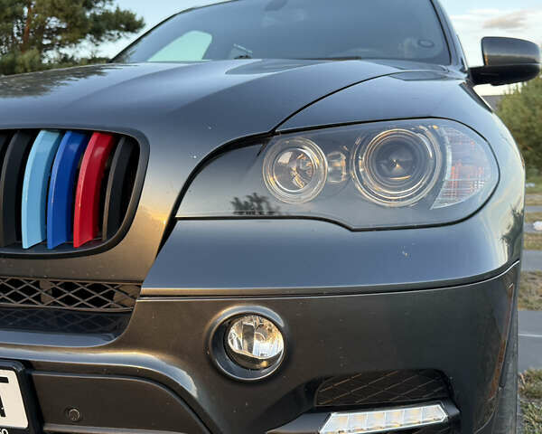 Сірий БМВ Х5, об'ємом двигуна 2.98 л та пробігом 244 тис. км за 17000 $, фото 2 на Automoto.ua