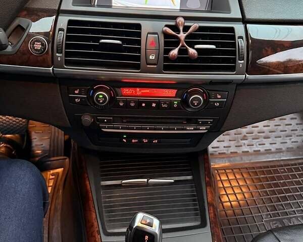 Серый БМВ Х5, объемом двигателя 2.98 л и пробегом 168 тыс. км за 12300 $, фото 14 на Automoto.ua