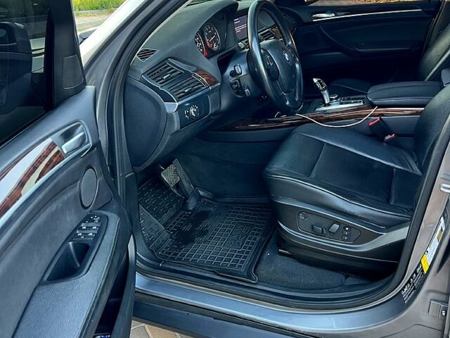 Серый БМВ Х5, объемом двигателя 3 л и пробегом 225 тыс. км за 12700 $, фото 4 на Automoto.ua