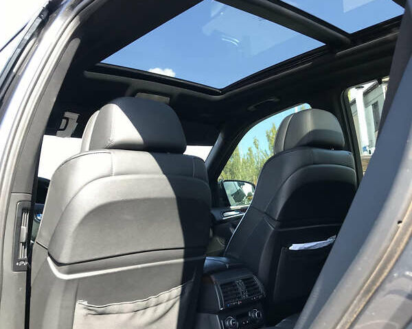 Сірий БМВ Х5, об'ємом двигуна 2.98 л та пробігом 328 тис. км за 14500 $, фото 20 на Automoto.ua