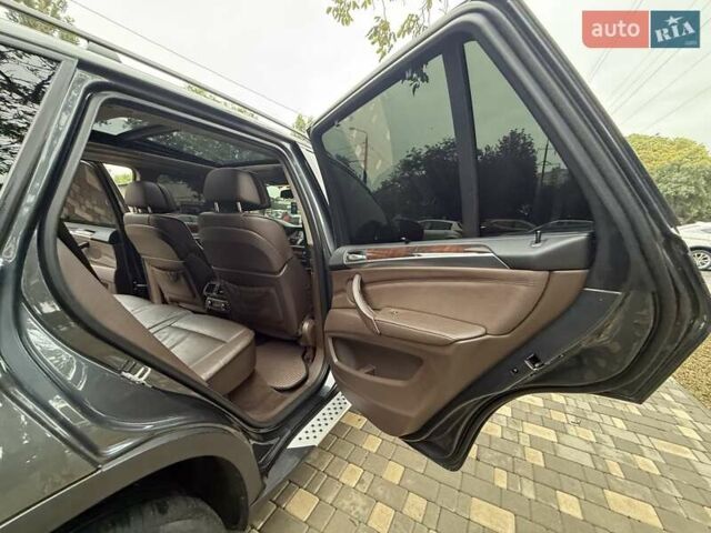 Серый БМВ Х5, объемом двигателя 3 л и пробегом 320 тыс. км за 16900 $, фото 72 на Automoto.ua