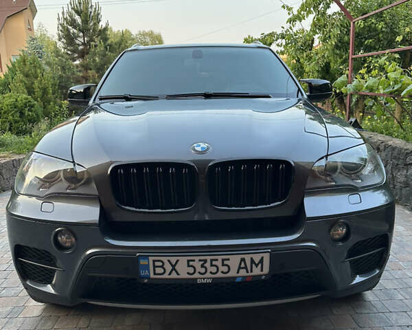 Сірий БМВ Х5, об'ємом двигуна 2.98 л та пробігом 243 тис. км за 15300 $, фото 3 на Automoto.ua