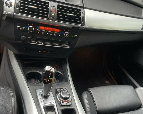 Сірий БМВ Х5, об'ємом двигуна 2.98 л та пробігом 246 тис. км за 13000 $, фото 3 на Automoto.ua