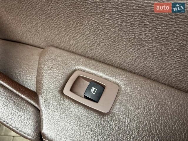 Серый БМВ Х5, объемом двигателя 3 л и пробегом 320 тыс. км за 16900 $, фото 46 на Automoto.ua