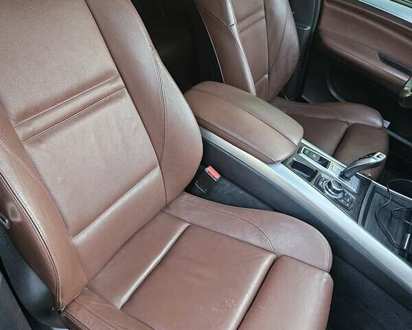 Серый БМВ Х5, объемом двигателя 3 л и пробегом 225 тыс. км за 15500 $, фото 16 на Automoto.ua