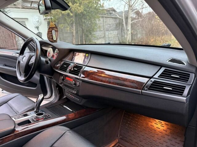 Серый БМВ Х5, объемом двигателя 3 л и пробегом 168 тыс. км за 12300 $, фото 17 на Automoto.ua