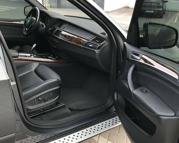 Серый БМВ Х5, объемом двигателя 3.5 л и пробегом 330 тыс. км за 14500 $, фото 15 на Automoto.ua