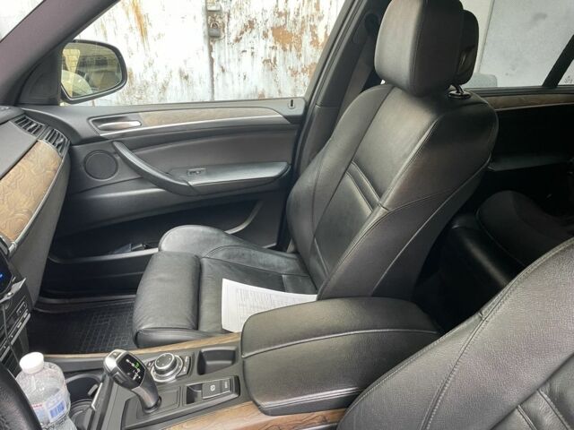 Серый БМВ Х5, объемом двигателя 3 л и пробегом 199 тыс. км за 18500 $, фото 13 на Automoto.ua