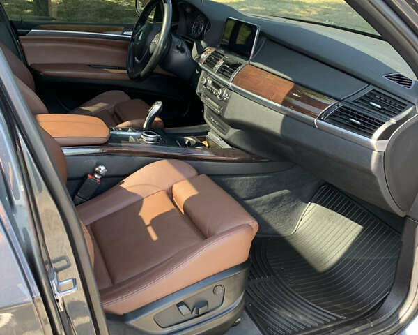 Сірий БМВ Х5, об'ємом двигуна 3 л та пробігом 317 тис. км за 17000 $, фото 10 на Automoto.ua