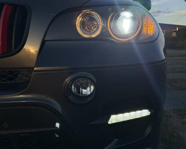 Сірий БМВ Х5, об'ємом двигуна 2.98 л та пробігом 244 тис. км за 17000 $, фото 18 на Automoto.ua