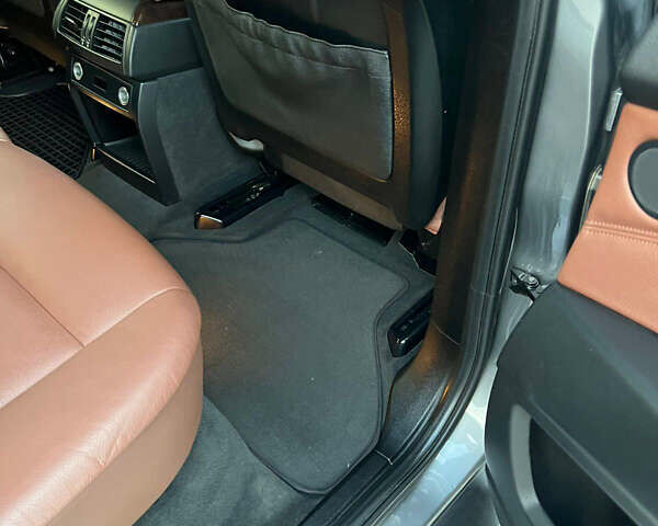 Серый БМВ Х5, объемом двигателя 3 л и пробегом 221 тыс. км за 21531 $, фото 33 на Automoto.ua