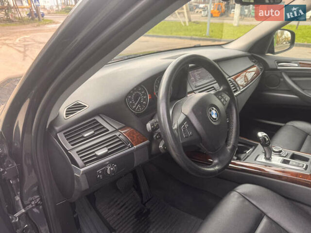 Серый БМВ Х5, объемом двигателя 2.98 л и пробегом 214 тыс. км за 15500 $, фото 12 на Automoto.ua