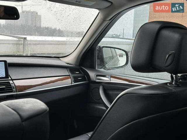 Сірий БМВ Х5, об'ємом двигуна 3 л та пробігом 304 тис. км за 11990 $, фото 52 на Automoto.ua